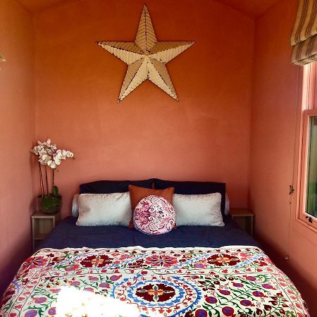 The Oaks Glamping - Pips Cabin Colkirk Экстерьер фото